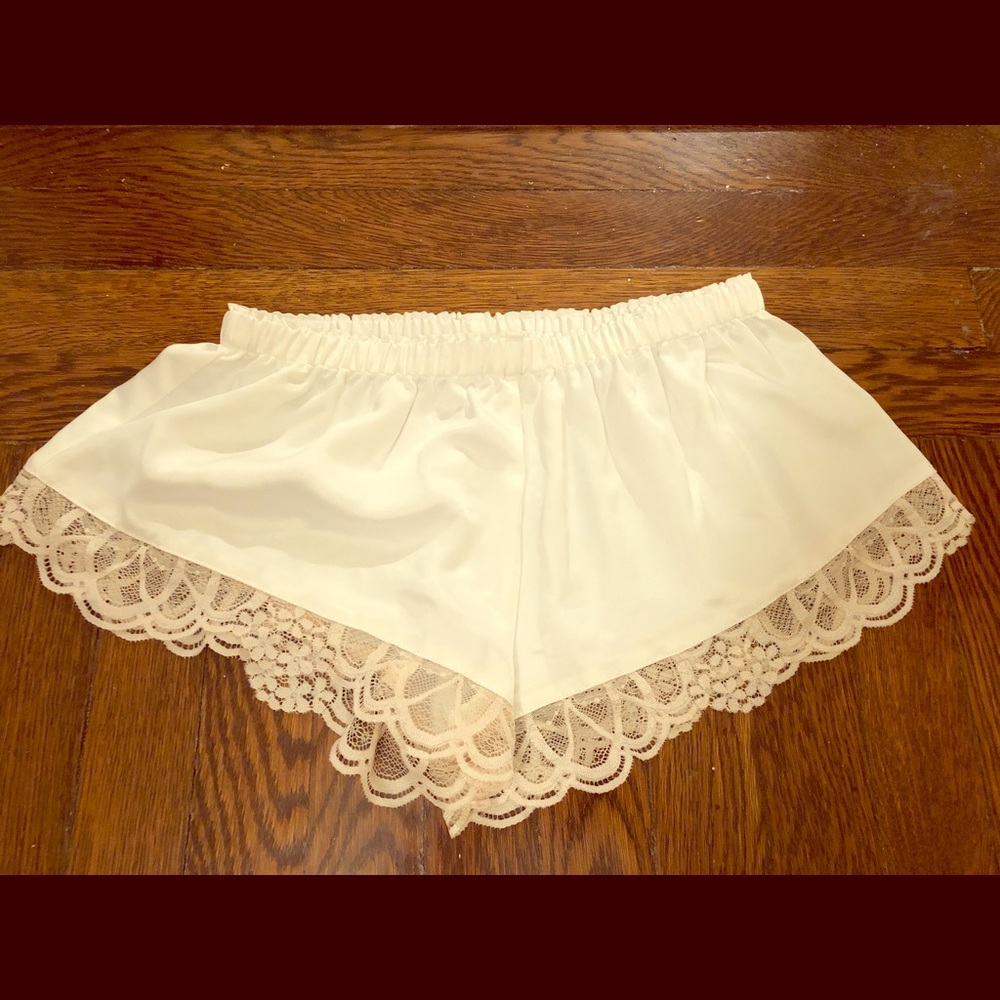 Flora Nikrooz White sleep shorts